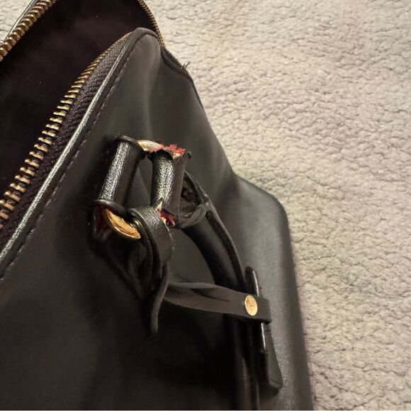 Express Elegant Black Leather Handbag - Picture 8 of 9